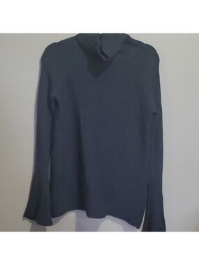Motive sweater size medium
